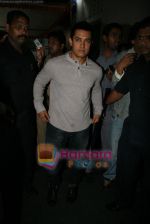 Aamir Khan at the promotion of Peepli Live on Indian Idol in Filmistan Studio, Mumbai on 3rd Aug 2010 (9).JPG